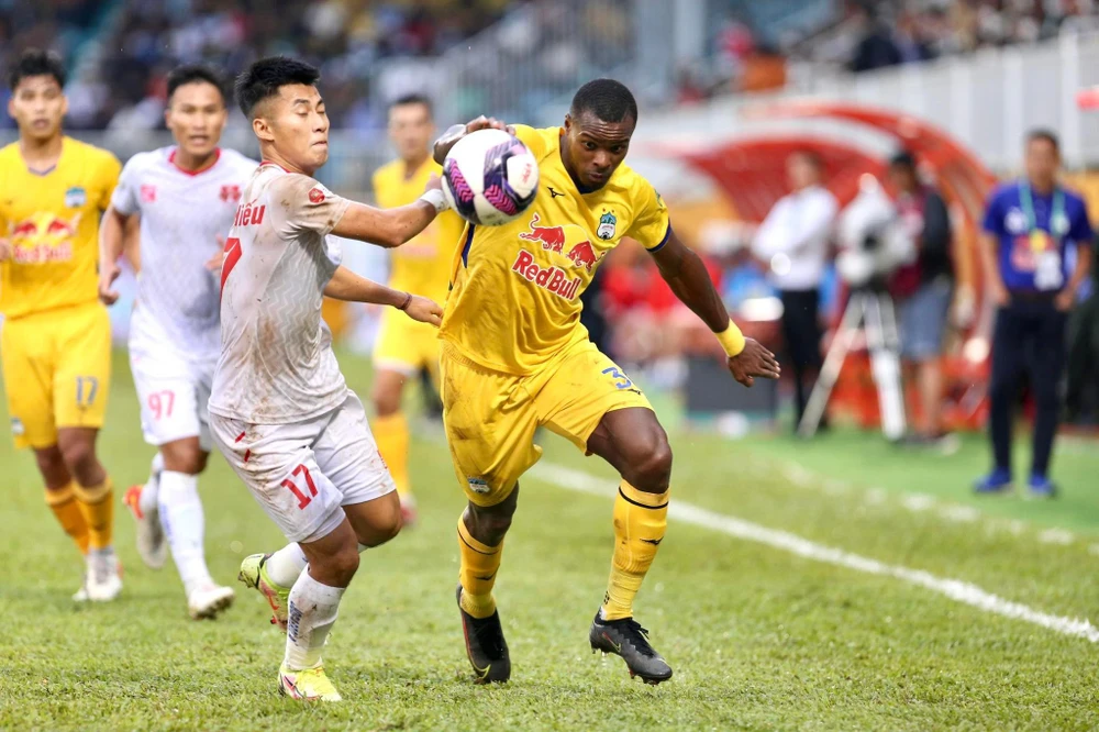 Các ngoại binh HA Gia Lai chơi kém. Ảnh: K.H