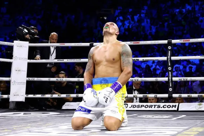 Usyk cám ơn Chúa vì đã giúp đỡ mình trong chiến thắng hôm nay. Trạng thái từ phòng chuẩn bước ra võ đài của Joshua...rất lo lắng. Joshua chuẩn bị kỹ nhưng vẫn lo vì đối thủ không phải dạng dễ chơi. Thua tâm phục khẩu phục đối thủ, nhưng Joshua vẫn cay cú và xúc phạm đạo giáo. Usyk đang trên đường kế tục anh em nhà Klitchko, nhưng còn phải đánh bại &quot;Tyson trắng&quot; nữa.