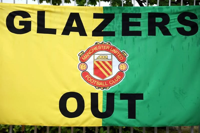 Nhưng điều không đổi ở fan MU vẫn là Glazer phải...out khỏi MU. ...Yêu MU nhưng căm thù Glazer.