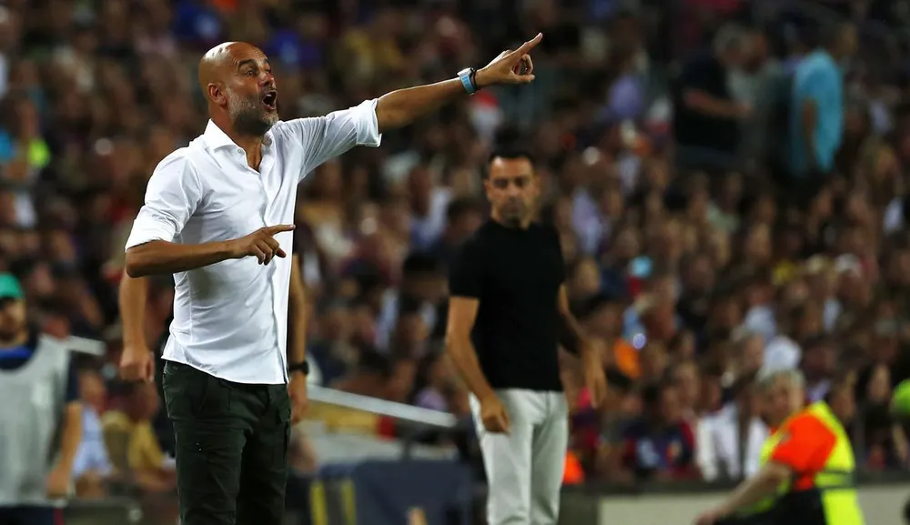 ...Thầy căng quá thầy ơi - Xavi nói. Ra sân phải chiến đấu chứ - Pep nói.