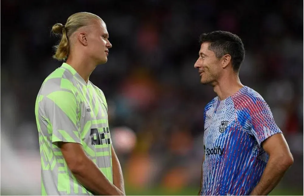 Hai ngôi sao của hai đội Barcelona và Man. City. Trận đấu hòa 3-3 và hai ông thầy đều là huyền thoại của Barcelona đều hài lòng.