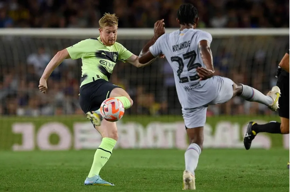 Man. City đến Nou Camp làm khách trước Barcelona trong một trận đấu từ thiện và hòa 3-3.