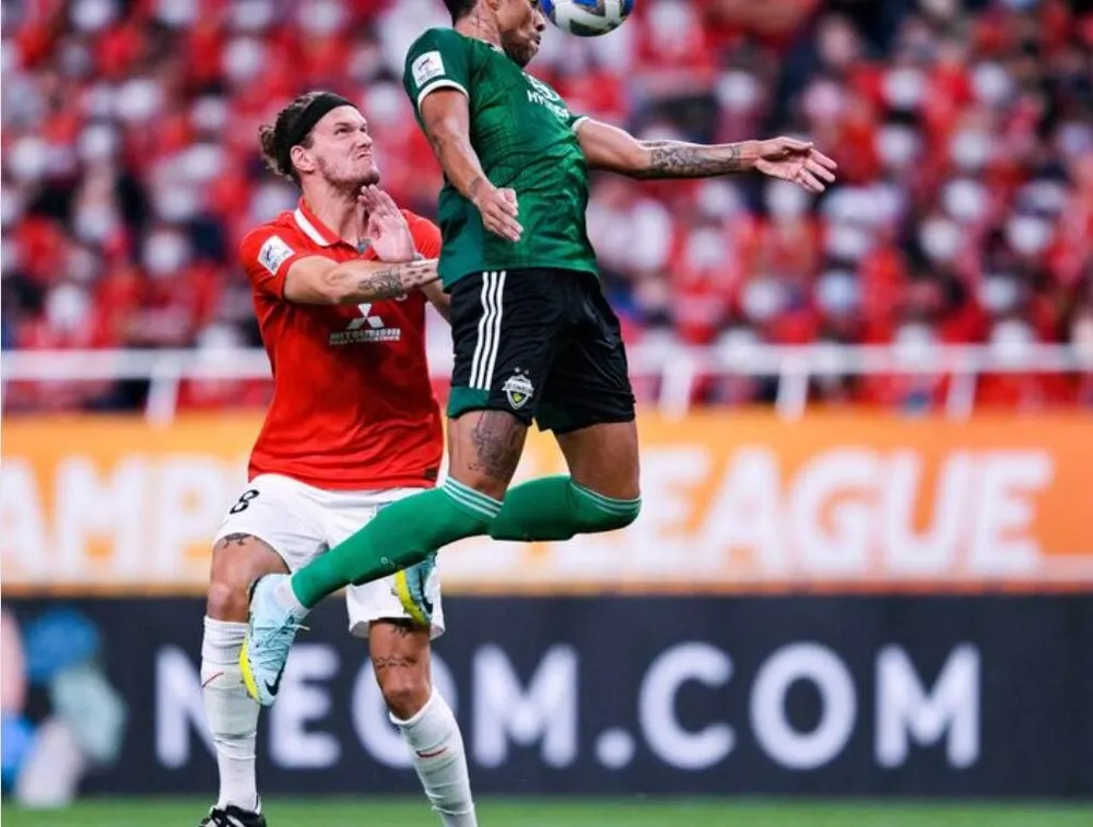 Ở bán kết AFC Champions League, Urawa Red Diamonds (áo đỏ) loại đối thủ Jeonbuk Hyundai Motors ở loạt luân lưu và ghi danh vào chung kết toàn giải. Ảnh: AFC