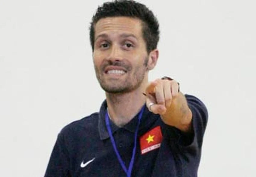 HLV Sergio Gargelli với những năm tháng dẫn dắt tuyển VN. Ảnh: CTP HLV Sergio Gargelli với những năm tháng dẫn dắt tuyển VN. Ảnh: CTP