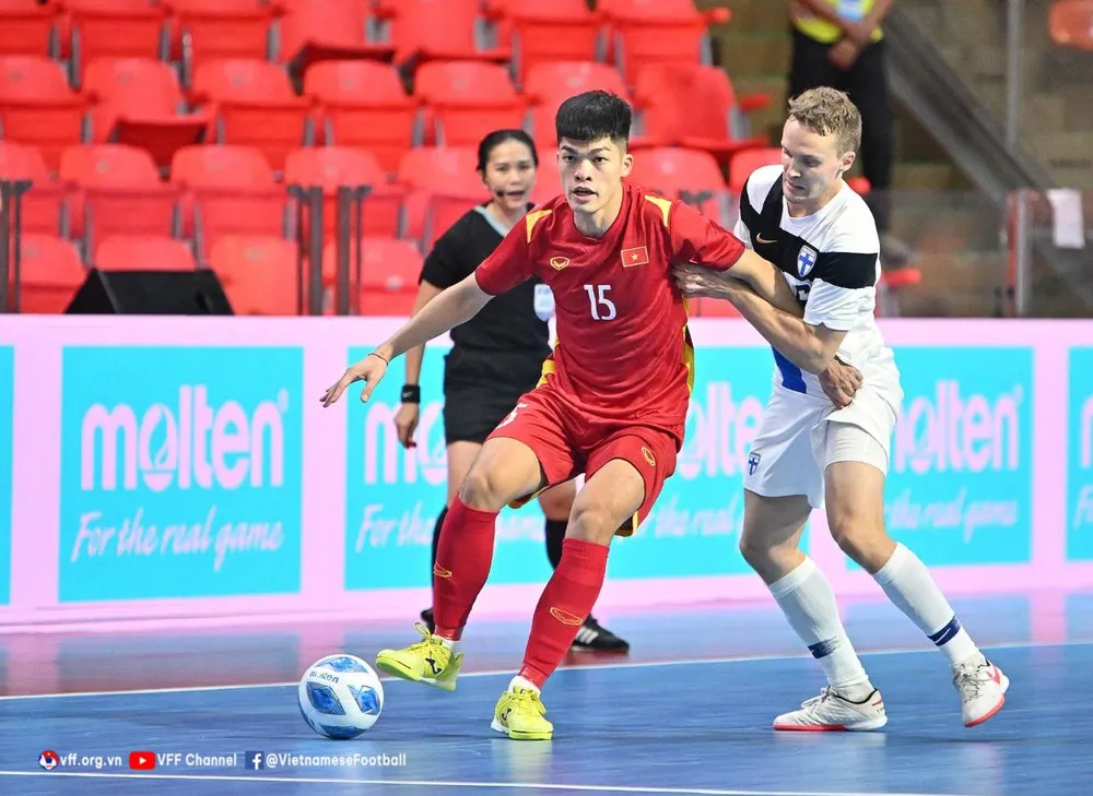 Dẫn Phần Lan 2-0 ở hiệp 1 cùng thế trận "đàn áp" đối phương nhưng thua ngược 2-4. Ảnh: VFF Dẫn Phần Lan 2-0 ở hiệp 1 cùng thế trận "đàn áp" đối phương nhưng thua ngược 2-4. Ảnh: VFF