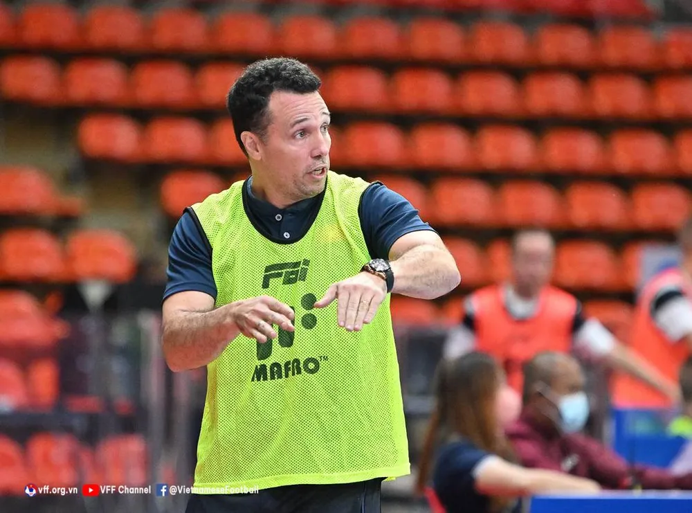 HLV Giustozzi Diego Raul rà soát và thử nghiệm cũng như trui rèn bản lĩnh cho học trò để hướng đến Asian Cup 2022 vào cuối tháng 9. Ảnh: VFF HLV Giustozzi Diego Raul rà soát và thử nghiệm cũng như trui rèn bản lĩnh cho học trò để hướng đến Asian Cup 2022 vào cuối tháng 9. Ảnh: VFF