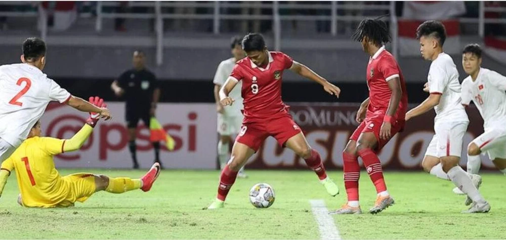 Indonesia đánh bại VN 3-2 đêm 18-9 để lên ngôi bảng F. Ảnh: CTP