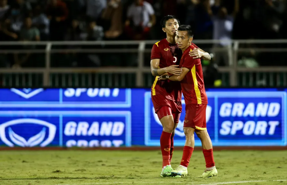 Thắng dễ Ấn Độ 3-0, tuyển Việt Nam vô địch trên sân Thống Nhất ảnh 4 Thắng dễ Ấn Độ 3-0, tuyển Việt Nam vô địch trên sân Thống Nhất ảnh 4