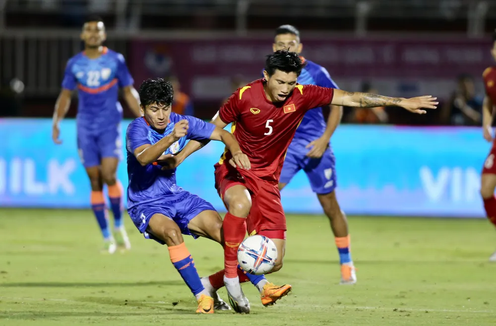 Thắng dễ Ấn Độ 3-0, tuyển Việt Nam vô địch trên sân Thống Nhất ảnh 3 Thắng dễ Ấn Độ 3-0, tuyển Việt Nam vô địch trên sân Thống Nhất ảnh 3