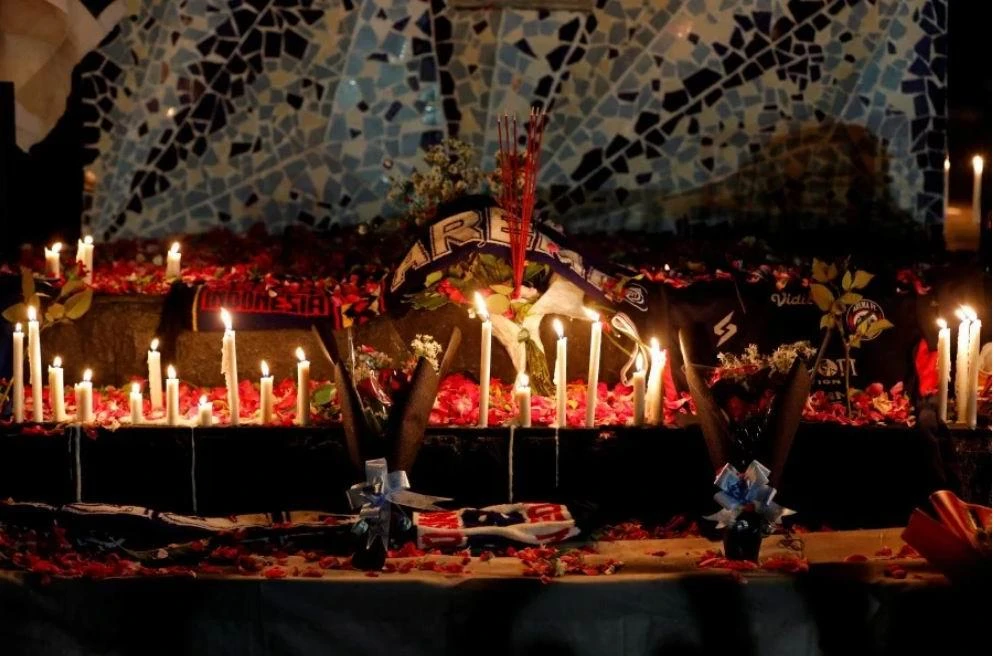 Thế giới thể thao chia sẻ với thảm kịch Malang. Ảnh: AFP