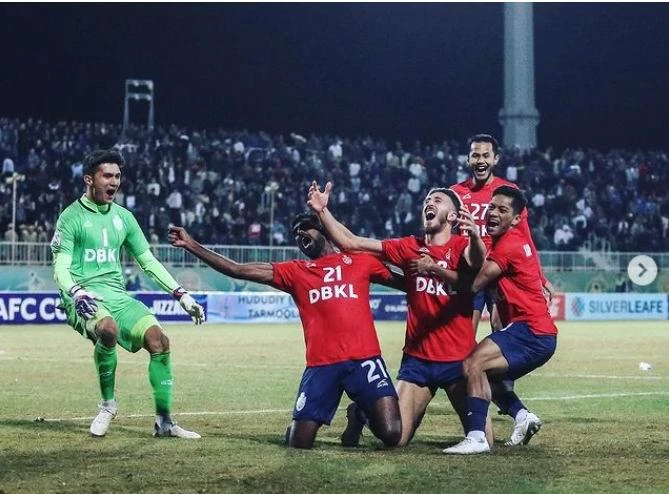 Thủ môn Kevin Ray Mendoza là thủ môn số 2 của tuyển Philippines- người hùng của Kuala Lumpur khi anh thắng hai trận qua các loạt luân lưu trước Viettel và Sagdiana. Ảnh: AFC