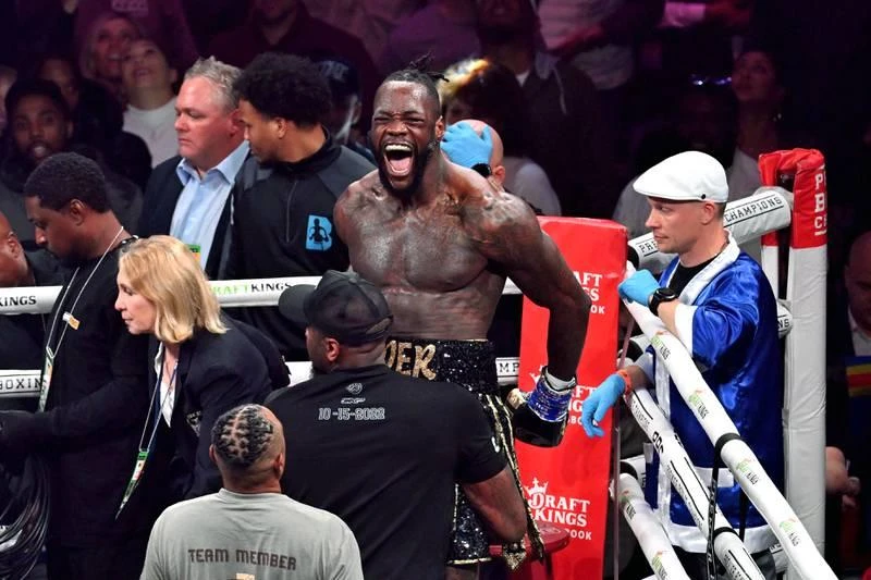 Deontay Wilder có 43 trận thắng hai trận thua và một trận hòa, trong đó thắng Knock out 42 trận. Tổ bác sĩ tiến hành kiểm tra ngay tay đấm Bắc Âu, 38 tuổi liệu có bị vỡ xương mặt và vỡ sọ sau cú đấm tàn bạo của Wilder hay không?
