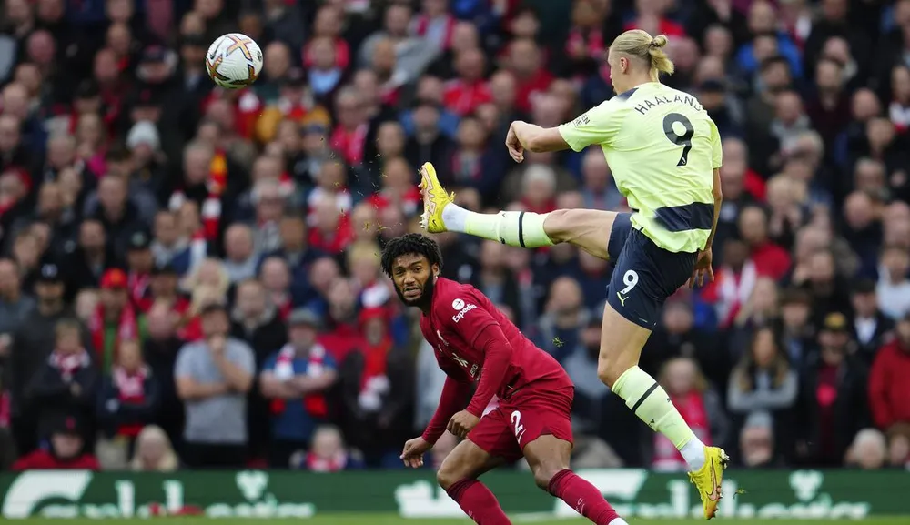 Haaland cũng có cơ hội nhưng không có tình huống thực sự nguy hiểm. Phía bên kia chỉ cần Salah tỏa sáng phút 76 ghi bàn duy nhất trận cho Liverpool khiến Man. City ôm hận.
