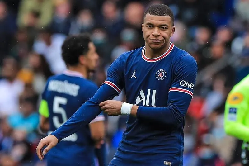 Kylian Mbappe-213 bàn (Monaco 27, Paris Saint-Germain (cho mượn) 21, PSG 158, Pháp 24). Eric Cantona- 185 bàn (Auxerre 29, Martigues (cho mượn) 4, Marseille 14, Bordeaux (cho mượn) 8, Montpellier (cho mượn) 14, Nimes 2, Leeds United 14, Manchester United 82, Pháp 20). Zinedine Zidane - 156 bàn - (Cannes 6, Bordeaux 39, Juventus 31, Real Madrid 49, Pháp 31).