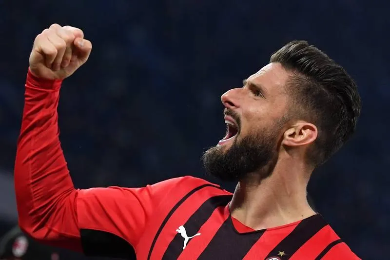 Huyền thoại &quot;sống&quot; còn chơi cho AC Milan Oliver Giroud- 307 bàn (Platense 0, Monaco 62, Juventus 171, Hercules 12, Baniyas 0, River Plate 17, Newell&apos;s Old Boys 9, Pune City 2, Pháp 34). Just Fontaine- 288 bàn (USM Casablanca 62, Nice 51, Reims 145, France 30). Djibril Cisse- 280 bàn (Auxerre 90, Liverpool 24, (Marseille (cho mượn) 37, Sunderland (cho mượn) 11, Panathinaikos 55, Lazio 5, QPR 10, Al Gharafa 5, Kuban Krasnodar 5, Bastia 6, Saint Pierroise 0, Yverdon-Sport 23, Pháp 9). Antoine Griezmann- 270 bàn (Real Sociedad 52, Atletico Madrid 133, Barcelona 55, Atletico Madrid (cho mượn) 8, Pháp 42). Youri Djorkaeff-254 bàn (Grenoble 24, Strasbourg 25, Monaco 67, Paris Saint-Germain 19, Inter Milan 39, Kaiserslautern 18, Bolton Wanderers 21, Blackburn Rovers 0, Metro Stars 11, New York Red Bulls 2, Pháp 28). Nikolas Enelka- 224 bàn (Paris Saint-Germain 1, Arsenal 28, Real Madrid 7, PSG 18, Liverpool (cho mượn) 5, Manchester City 45, Fenerbahce 16, Bolton Wanderers 23, Chelsea 59, Shanghai Shenhua 4, Juventus (cho mượn) 0, West Bromwich Albion 2, Mumbai City 2, Pháp 14). Kylian Mbappe-213 bàn (Monaco 27, Paris Saint-Germain (cho mượn) 21, PSG 158, Pháp 24). Eric Cantona- 185 bàn (Auxerre 29, Martigues (cho mượn) 4, Marseille 14, Bordeaux (cho mượn) 8, Montpellier (cho mượn) 14, Nimes 2, Leeds United 14, Manchester United 82, Pháp 20). Zinedine Zidane - 156 bàn - (Cannes 6, Bordeaux 39, Juventus 31, Real Madrid 49, Pháp 31).