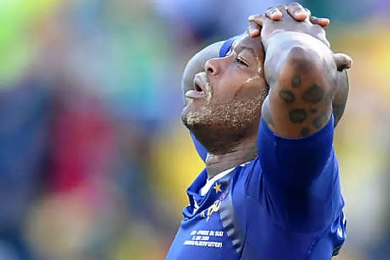 Djibril Cisse- 280 bàn (Auxerre 90, Liverpool 24, (Marseille (cho mượn) 37, Sunderland (cho mượn) 11, Panathinaikos 55, Lazio 5, QPR 10, Al Gharafa 5, Kuban Krasnodar 5, Bastia 6, Saint Pierroise 0, Yverdon-Sport 23, Pháp 9). Antoine Griezmann- 270 bàn (Real Sociedad 52, Atletico Madrid 133, Barcelona 55, Atletico Madrid (cho mượn) 8, Pháp 42). Youri Djorkaeff-254 bàn (Grenoble 24, Strasbourg 25, Monaco 67, Paris Saint-Germain 19, Inter Milan 39, Kaiserslautern 18, Bolton Wanderers 21, Blackburn Rovers 0, Metro Stars 11, New York Red Bulls 2, Pháp 28). Nikolas Enelka- 224 bàn (Paris Saint-Germain 1, Arsenal 28, Real Madrid 7, PSG 18, Liverpool (cho mượn) 5, Manchester City 45, Fenerbahce 16, Bolton Wanderers 23, Chelsea 59, Shanghai Shenhua 4, Juventus (cho mượn) 0, West Bromwich Albion 2, Mumbai City 2, Pháp 14). Kylian Mbappe-213 bàn (Monaco 27, Paris Saint-Germain (cho mượn) 21, PSG 158, Pháp 24). Eric Cantona- 185 bàn (Auxerre 29, Martigues (cho mượn) 4, Marseille 14, Bordeaux (cho mượn) 8, Montpellier (cho mượn) 14, Nimes 2, Leeds United 14, Manchester United 82, Pháp 20). Zinedine Zidane - 156 bàn - (Cannes 6, Bordeaux 39, Juventus 31, Real Madrid 49, Pháp 31).