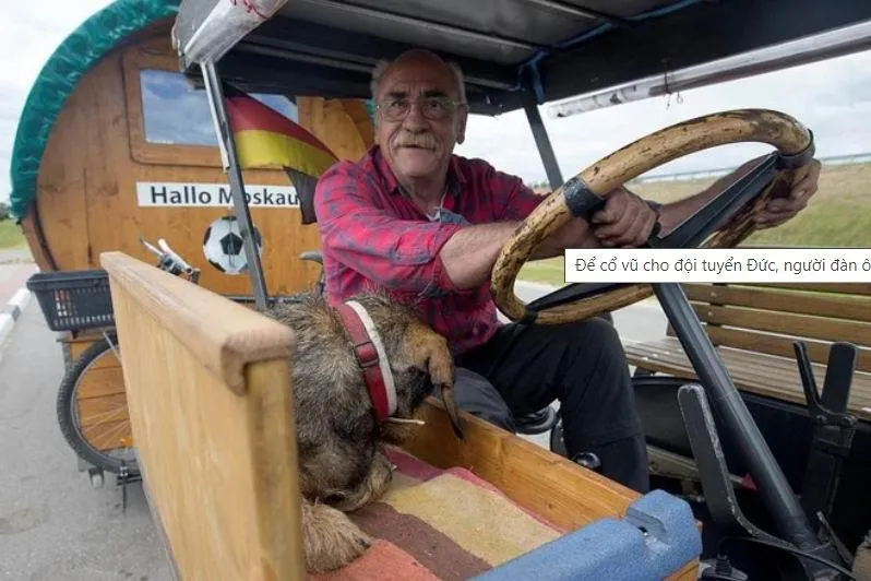 Bốn năm về trước cụ ông Đức Hubert Wirth chạy máy kéo đến Nga xem World Cup 2018. Ảnh: Getty Bốn năm về trước cụ ông Đức Hubert Wirth chạy máy kéo đến Nga xem World Cup 2018. Ảnh: Getty