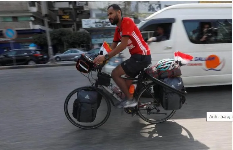 Chàng thanh niên Mohamad Nufam đạp xe 5.000km đến Nga xem World Cup 2018. Ảnh: Getty Chàng thanh niên Mohamad Nufam đạp xe 5.000km đến Nga xem World Cup 2018. Ảnh: Getty