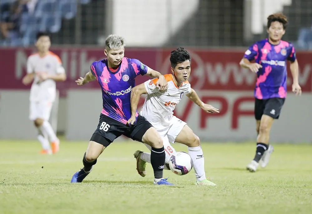 Sau trận thua SHB Đà Nẵng 0-1, GĐKT Lê Huỳnh Đức không quay lại TP.HCM. Ảnh: VPF Sau trận thua SHB Đà Nẵng 0-1, GĐKT Lê Huỳnh Đức không quay lại TP.HCM. Ảnh: VPF