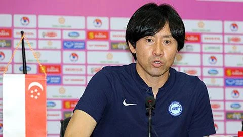 Nếu không đánh bại được VN hoặc Malaysia để vào bán kết thì khả năng cao là HLV Takayuki chia tay tuyển Singapore. Ảnh: FAS