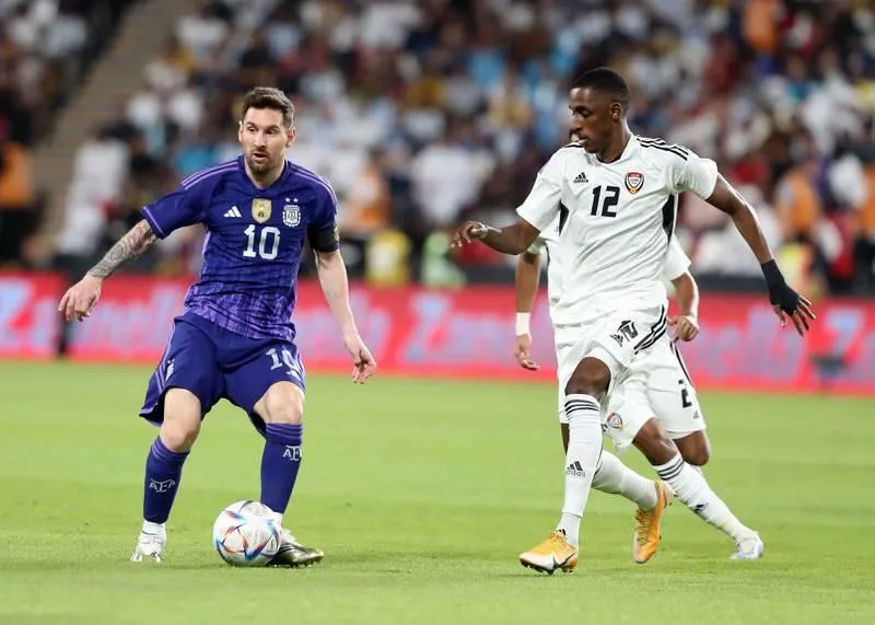 Messi đang tìm kiếm chiếc cúp vàng World Cup để trở thành huyền thoại như Maradona.