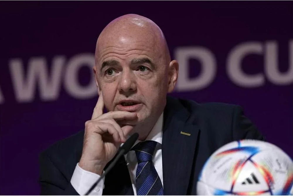Chủ tịch FIFA Infantino phải... theo Qatar và nói rằng thiếu bia ba giờ đồng hồ... cũng không ảnh hưởng gì. Ảnh: AFP