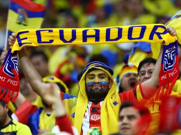 Fan của Ecuador trên sân Al Bayt. Ảnh: Getty