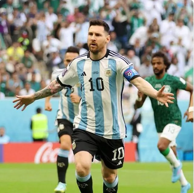 Chỉ một bàn từ chấm 11m thì Argentina quá tệ trước Saudi Arabia. Ảnh: Getty Chỉ một bàn từ chấm 11m thì Argentina quá tệ trước Saudi Arabia. Ảnh: Getty