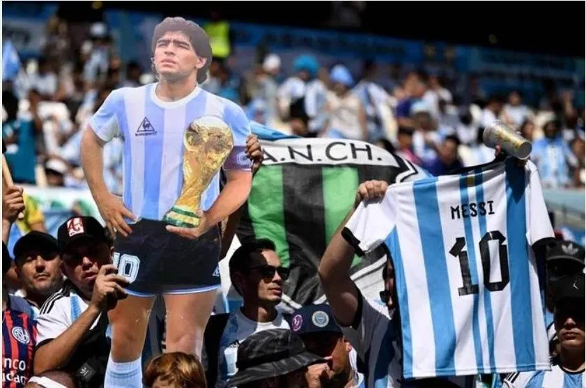 Không tin Messi, fan Argentina tổ chức... 'cầu hồn' Maradona ảnh 2 Không tin Messi, fan Argentina tổ chức... 'cầu hồn' Maradona ảnh 2