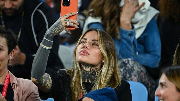 Cô là siêu mẫu, "nữ hoàng xăm mình". Ảnh: S.E Nhìn cậu con trai ngơ ngác, có ai đoán ra ông bố của bé trai này? Ảnh: S.E