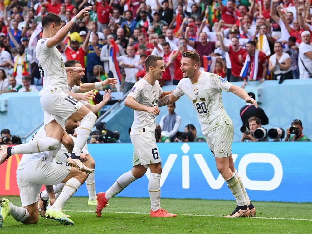 Cuối hiệp 1, Serbia ngược dòng dẫn lại 2-1 và đầu hiệp 2 lên....3-1. Ảnh: Getty
