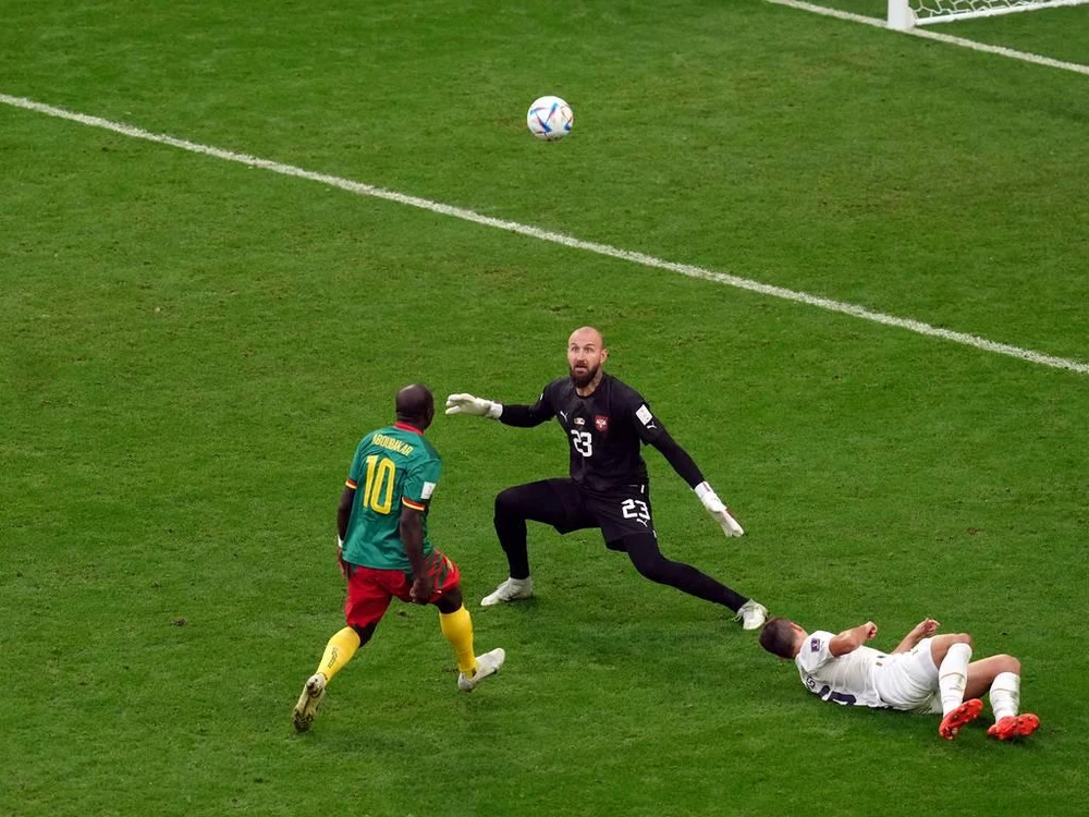 Aboubakar chơi xuất sắc ghi bàn rút ngắn 2-3 và "in đậm dấu giày" ở bàn san bằng 3-3 cho Cameroon. Ảnh: Getty