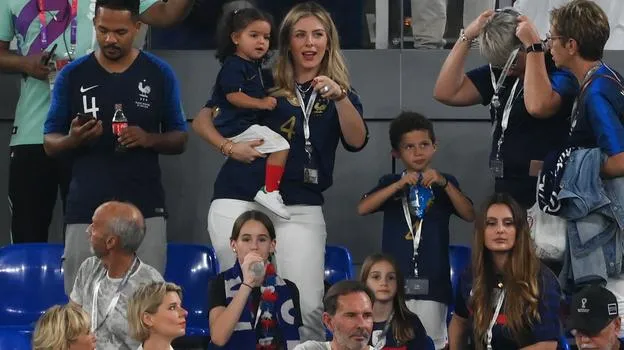 Gia đình Varane đạt điểm 9 theo quan niệm phương Đông...vì trai đầu, gái sau.