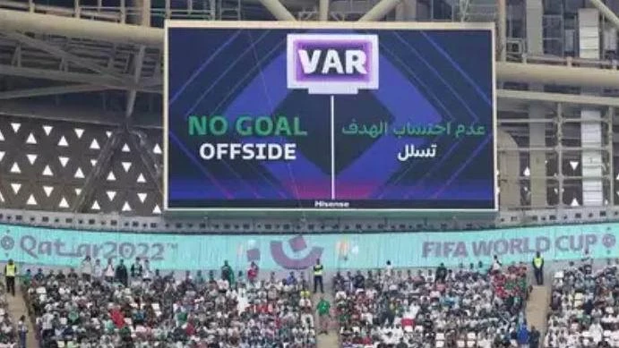 VAR cũng là trí tuệ nhân tạo và phụ thuộc lớn vào "cắp cúp" hình ảnh đồ họa. Ảnh: Getty