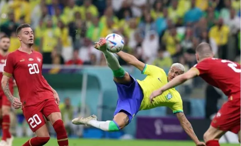 Cú &quot;xe đạp chổng ngược&quot; của Richarlison vào lưới Serbia là tuyệt tác bàn thắng đẹp nhất VCK World Cup 2022. Ảnh: Getty