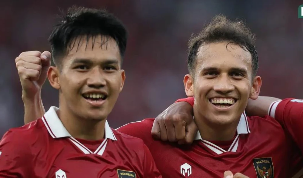 Egy Maulana (phải) góp một bàn trong chiến thắng 7-0 của Indonesia. Ảnh: CTP