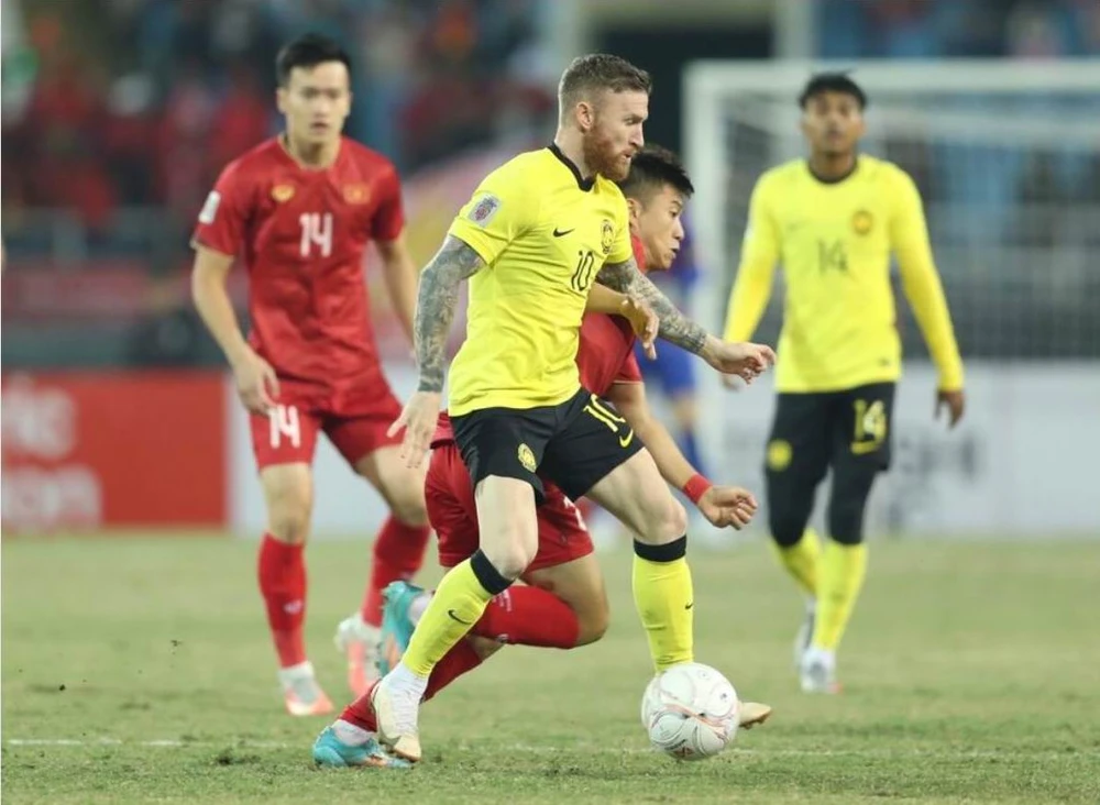 Lee Tuck (10), cầu thủ nhập tịch từ Anh của Malaysia vẫn chưa cho thấy bén nhọn. Ảnh: CTP