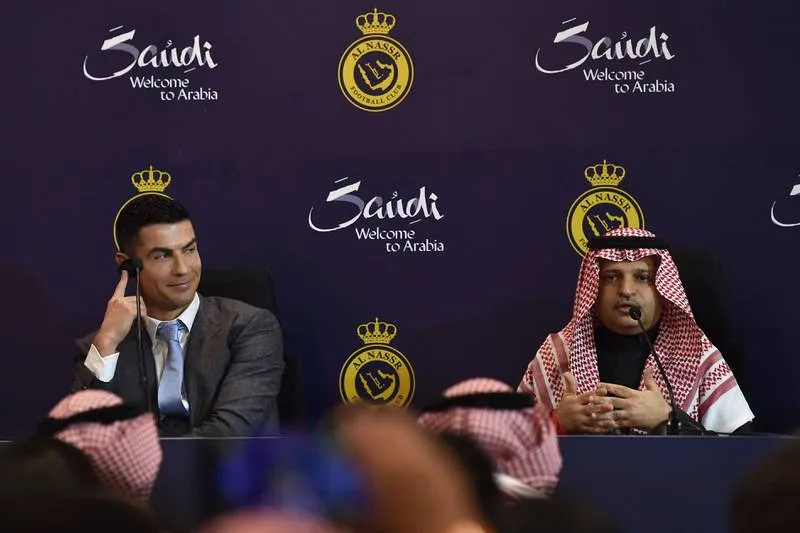 Ronaldo và Chủ tịch Muammar của Al Nassr. Ảnh: Getty
