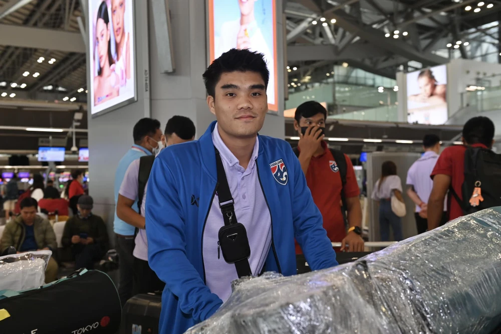 Tuyển Thái Lan làm khách tại sân Mỹ Đình ở chung kết lượt đi lúc 19 giờ 30 ngày 13-1. Đội tuyển Thái Lan có nhiều cầu thủ trẻ được chơi bên cạnh các đàn anh như Dangda, Theerathon, Yooyen Dangda, tay săn bàn hàng đầu của Thái Lan tại AFF Cup.