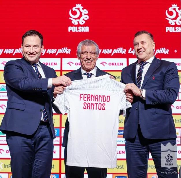 HLV Fernando Santos trong buổi họp báo giới thiệu làm thầy siêu tiền đạo Lewandowski. Ảnh: LĐBĐ Ba Lan.