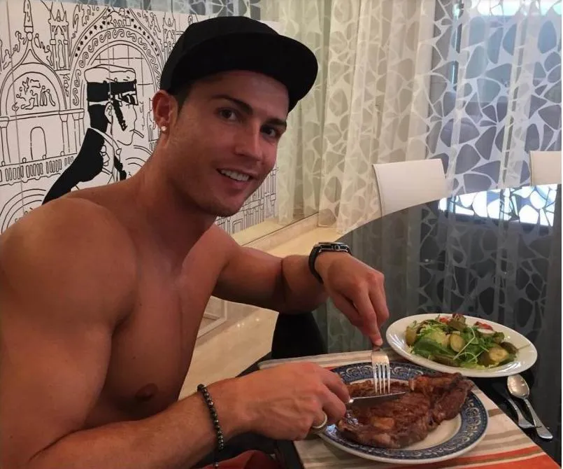 Đáp ứng khẩu vị và nhất là dinh dưỡng cho một mình Ronaldo đã khó. Ảnh: Getty Đáp ứng khẩu vị và nhất là dinh dưỡng cho một mình Ronaldo đã khó. Ảnh: Getty