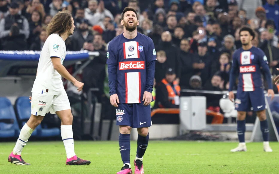 Marseille gặp PSG vốn được xem là "siêu kinh điển" song từ năm 2011, PSG được tỉ phú Al Khelaifi mua lại nên lực lượng hùng hậu, Marseille không có cửa thắng. Hai HLV Galtier và Tudor lao vào suýt ăn thua đủ sau trận đấu.