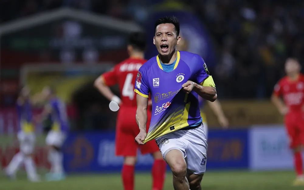 Văn Quyết có cú đúp cho Hà Nội trước CAHN. Ảnh: VPF Văn Quyết có cú đúp cho Hà Nội trước CAHN. Ảnh: VPF