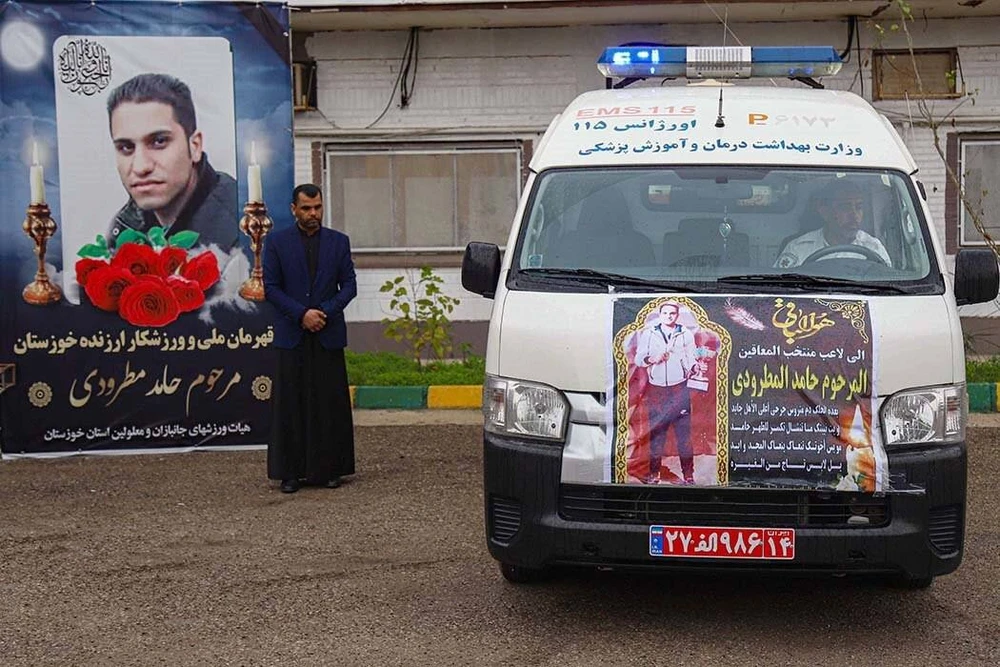 Đám tang của một trong ba cầu thủ Iran qua đời vì động đất ở Thổ Nhĩ Kỳ. Ảnh: Getty