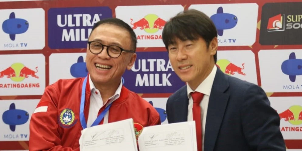 Tướng Thanh tra Cảnh sát Quốc gia Indonesia Mochamad Iriawan rời ghế Chủ tịch LĐBĐ Indonesia. Ảnh: J.G