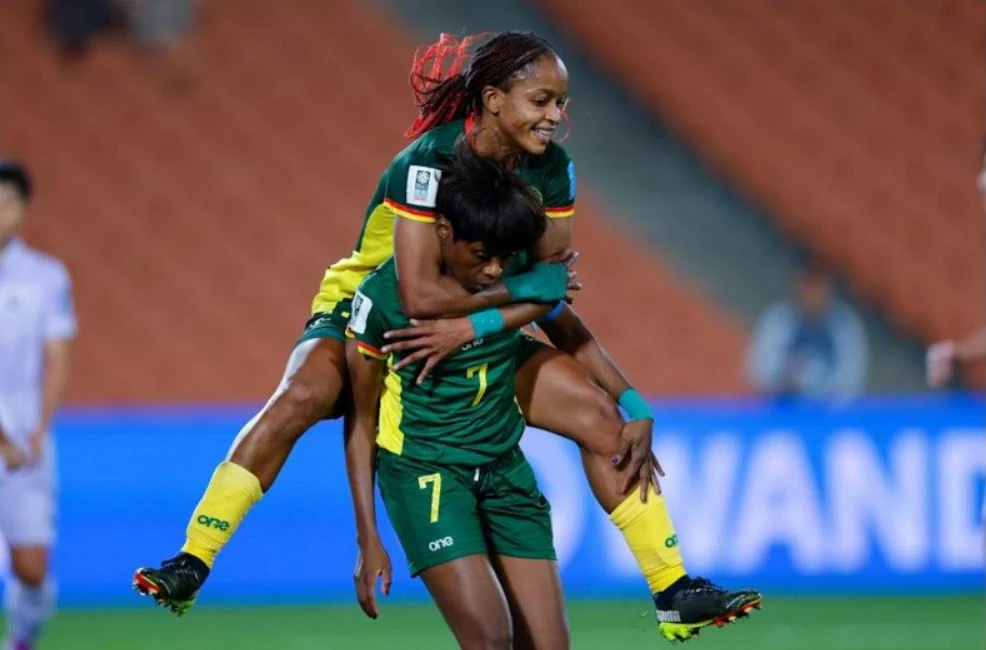 Gabrielle Onguene (7) vào sân thay người và hoàn thành cú đúp cho Cameroon. Ảnh: FIFA