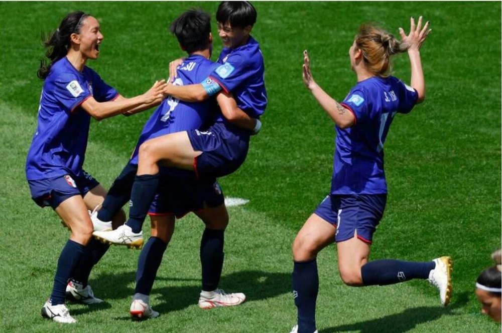 Các cô gái Đài Loan có hai bàn thắng sớm trước Chile. Ảnh: AFC ...Nhưng Chile vùng lên san bằng và thắng ở loạt luân lưu. Ảnh: AFC