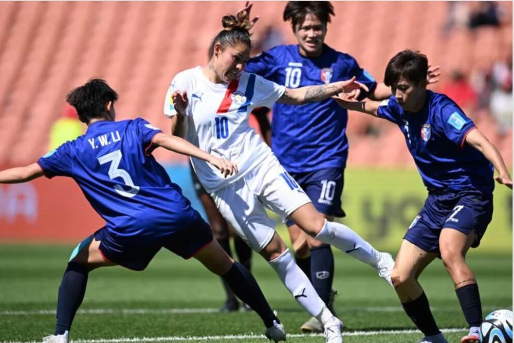 Đài Loan (áo xanh) dẫn trước Chile 2-0 nhưng thua ngược ở bán kết. Ảnh: FIFA