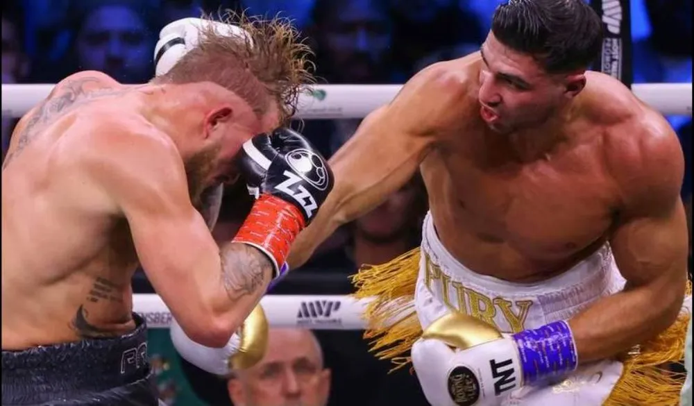 Ronaldo cùng Mike Tyson xem quyền Anh ảnh 3