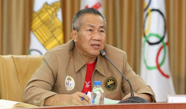 Tổng thư ký Ủy ban Olympic Campuchia, ông Vath Chamreoun chủ trì cuộc họp với Hội đồng Thể thao Đông Nam Á cùng đại diện các cơ quan ngoại giao của các nước ASEAN tại Phnom Penh nêu chi tiết kế hoạch lễ rước đuốc. Ảnh: K.T